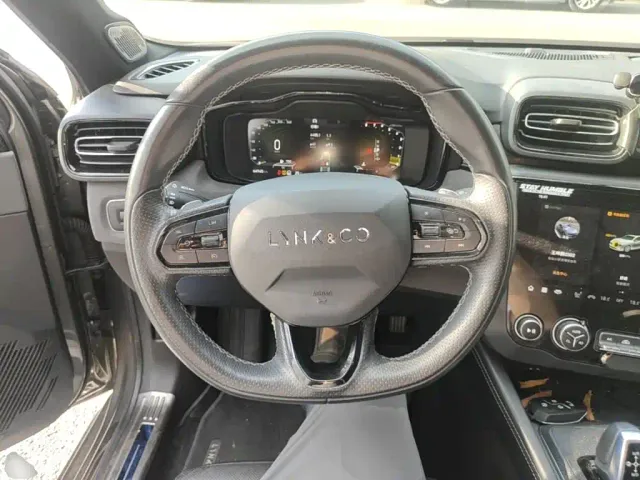 Lynk & Co 03 — Фото автомобиля 10