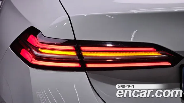 BMW 5 Series G60 — Фото автомобиля 23