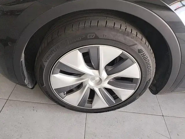 Tesla Model Y — Фото автомобиля 22