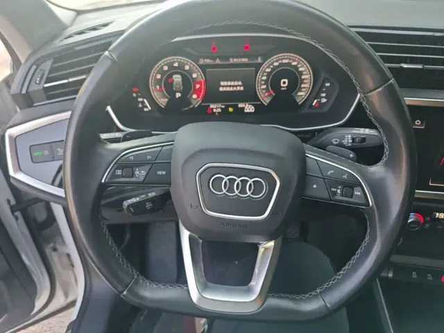 Audi Q3 — Фото автомобиля 10
