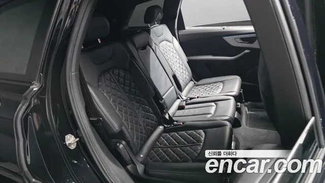 Audi Q7 — Фото автомобиля 11