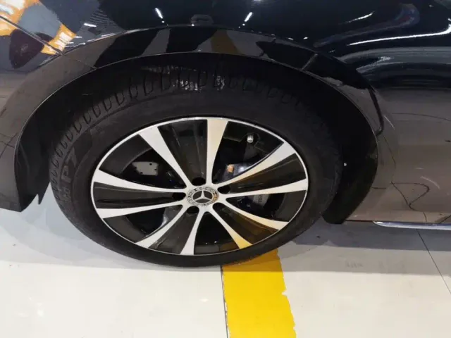Mercedes-Benz E-Class — Фото автомобиля 21