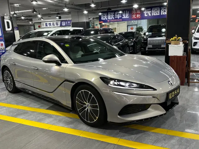 Denza Z9GT — Фото автомобиля 3