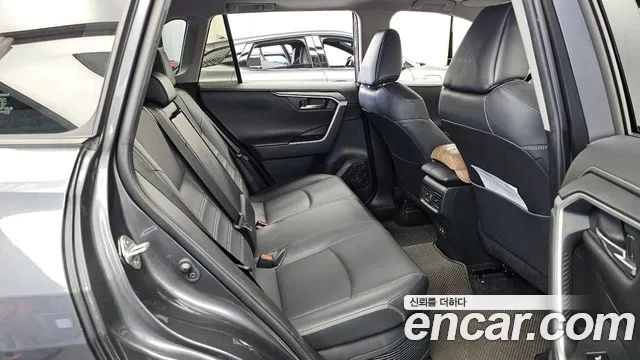 Toyota RAV4 — Фото автомобиля 11