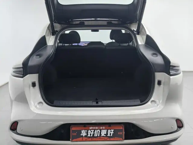 IM Motors LS6 — Фото автомобиля 16