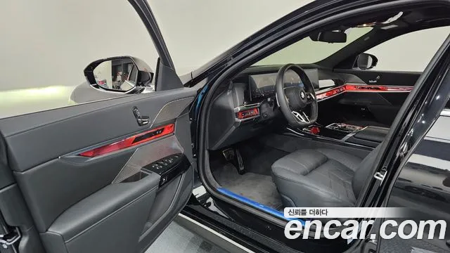 BMW 7-Series 7 серия (G70) 740i xDrive M Sport — Фото автомобиля 6