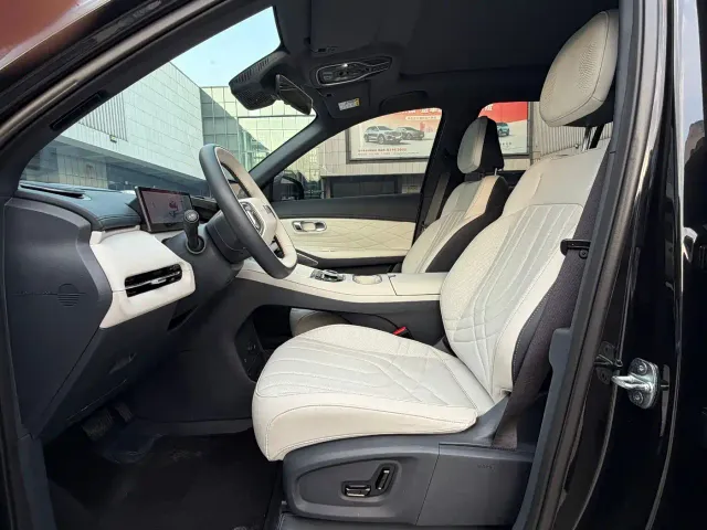 Geely Galaxy Starship 7 EM-i — Фото автомобиля 3
