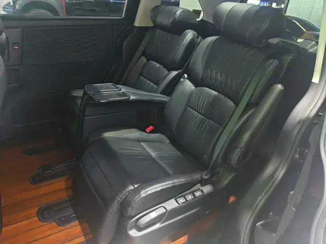Honda Elysion — Фото автомобиля 16