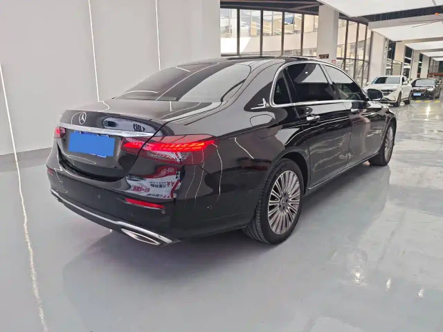 Mercedes-Benz E-Class — Фото автомобиля 5