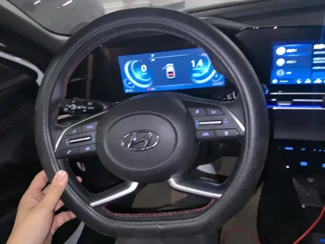 Hyundai Elantra — Фото автомобиля 15