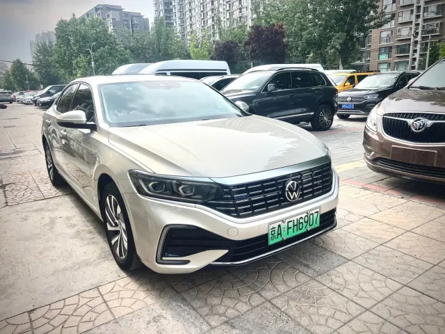 Volkswagen Passat — Фото автомобиля 3