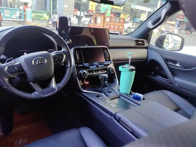 Lexus LX — Фото автомобиля 12