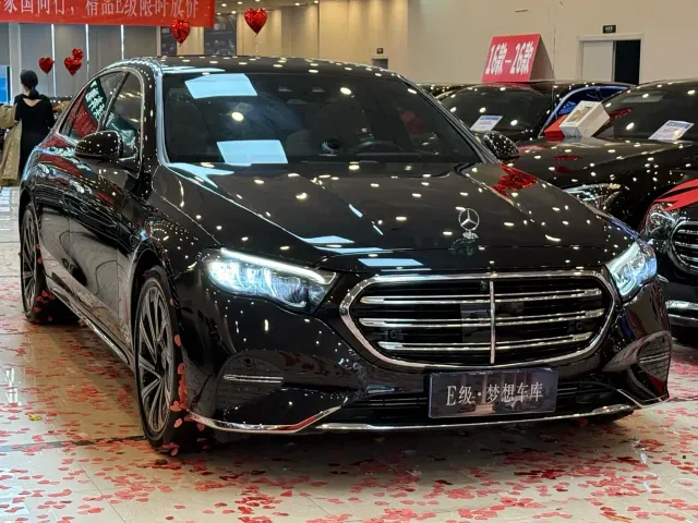 Mercedes-Benz E-Class — Фото автомобиля 2