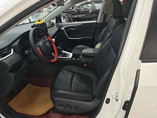 Toyota RAV4 — Фото автомобиля 19