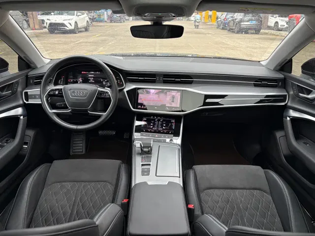 Audi A7L — Фото автомобиля 10