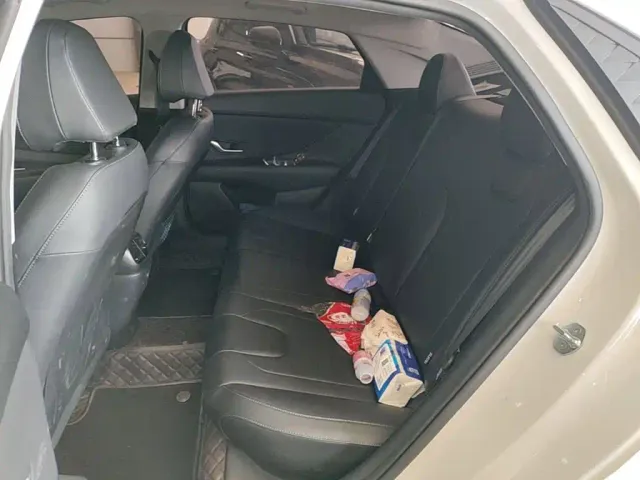 Hyundai Elantra — Фото автомобиля 12