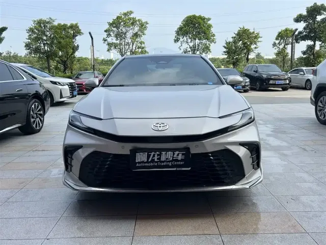 Toyota Camry — Фото автомобиля 2