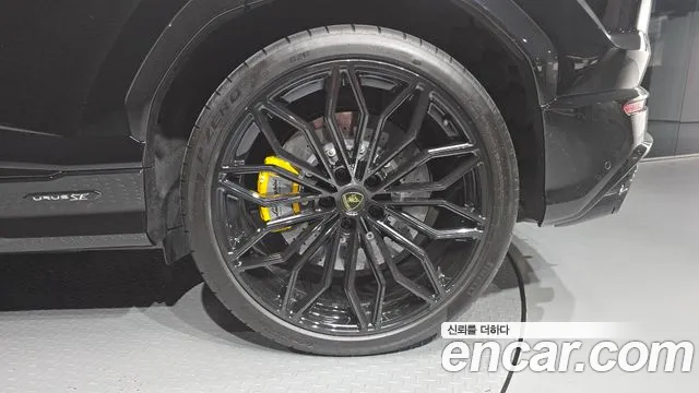 Lamborghini Urus — Фото автомобиля 6