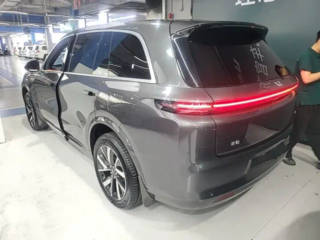 Li Auto L8 — Фото автомобиля 4
