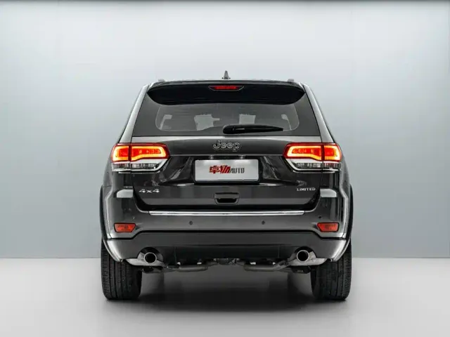 Jeep Grand Cherokee — Фото автомобиля 6