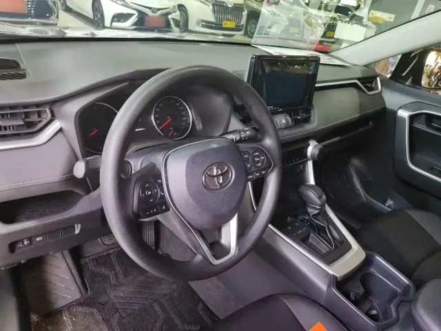 Toyota RAV4 — Фото автомобиля 11