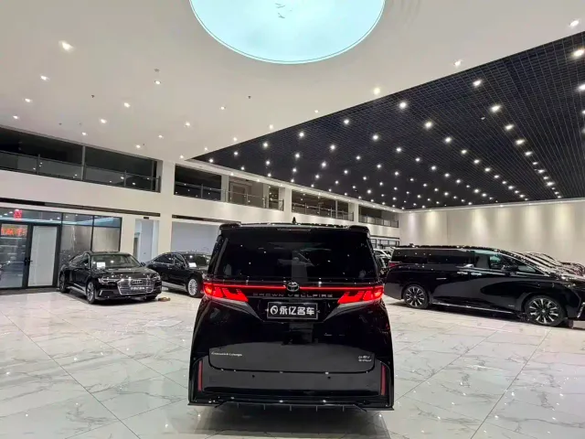 Toyota Vellfire — Фото автомобиля 16