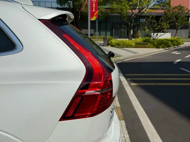Volvo XC60 — Фото автомобиля 9