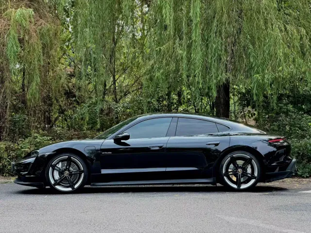 Porsche Taycan — Фото автомобиля 5