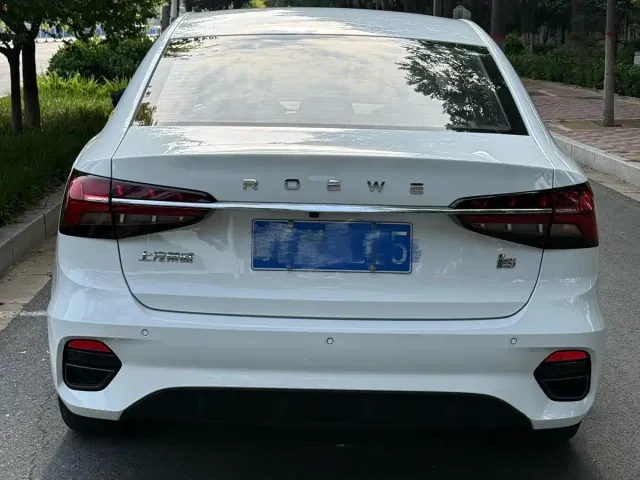 Roewe i5 — Фото автомобиля 4