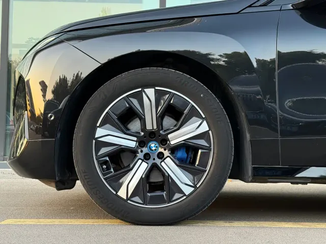 BMW BMW iX 2022 xDrive40 — Фото автомобиля 19