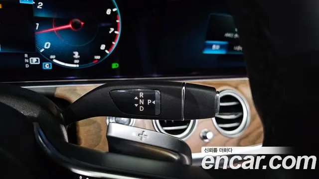 Mercedes-Benz E-Class — Фото автомобиля 9