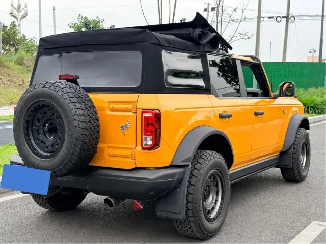 Ford Bronco — Фото автомобиля 10