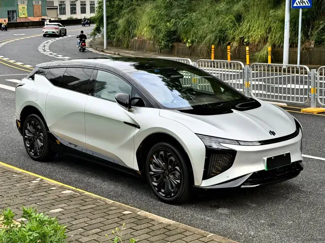 HiPhi HiPhi X 2021 Flagship Edition 6-Seater — Фото автомобиля 3