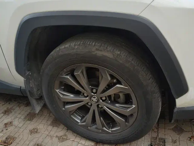 Toyota RAV4 — Фото автомобиля 6