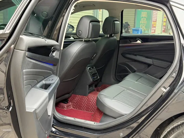Volkswagen Passat — Фото автомобиля 8