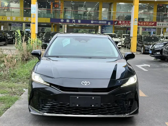 Toyota Camry — Фото автомобиля 2