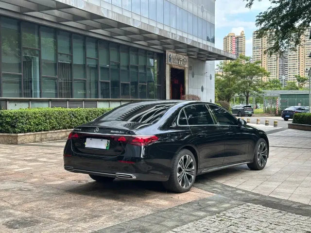 Mercedes-Benz E-Class — Фото автомобиля 17