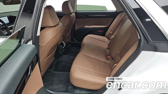 Hyundai Grandeur Grandeur (GN7) 2.5 Бензин 2WD — Фото автомобиля 13