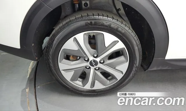 Kia Niro — Фото автомобиля 5