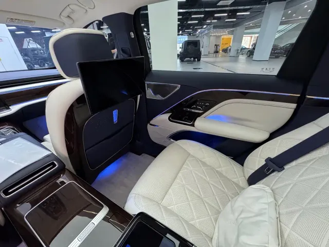 Hongqi Guoya — Фото автомобиля 10