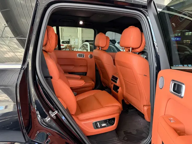Li Auto L8 — Фото автомобиля 13