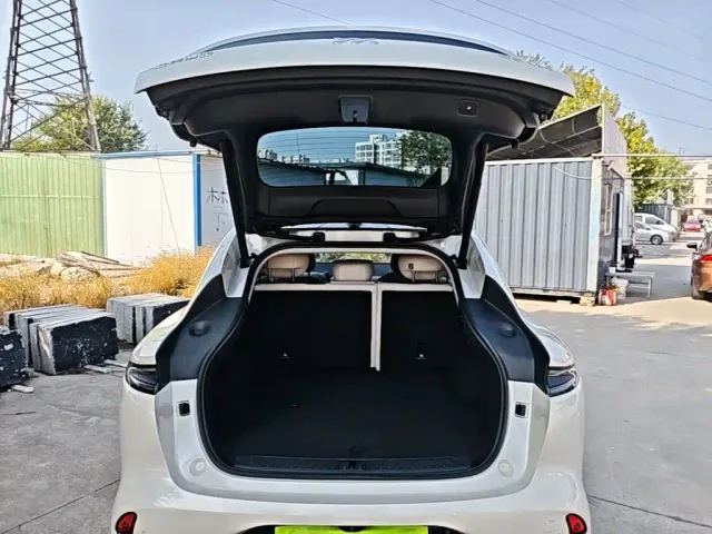 IM Motors LS6 — Фото автомобиля 18