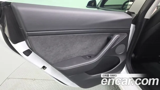 Tesla Model 3 — Фото автомобиля 22