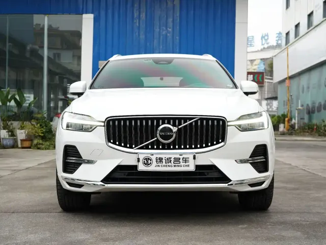 Volvo XC60 — Фото автомобиля 2