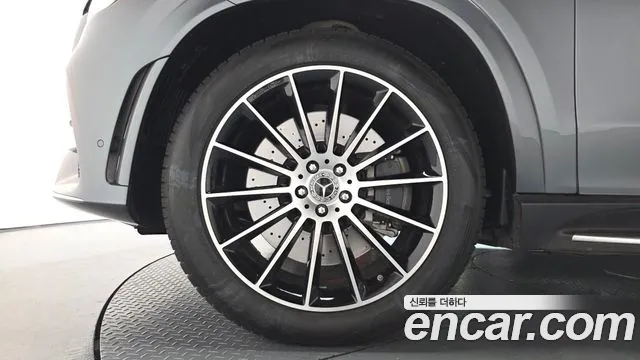 Mercedes-Benz GLE-Class — Фото автомобиля 3