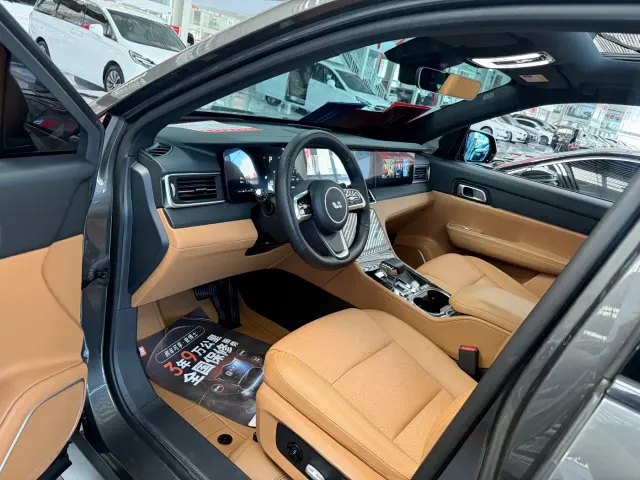 Li Auto ONE — Фото автомобиля 4