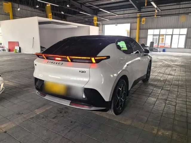 Lynk & Co Z20 — Фото автомобиля 6
