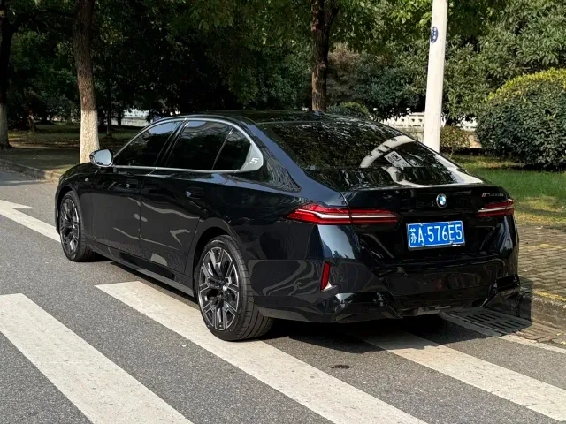 BMW 5 Series — Фото автомобиля 13