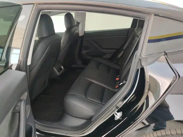 Tesla Model 3 — Фото автомобиля 11
