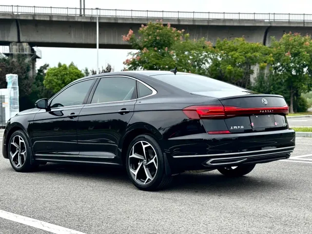 Volkswagen Passat — Фото автомобиля 4